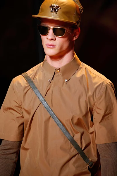 Look 49